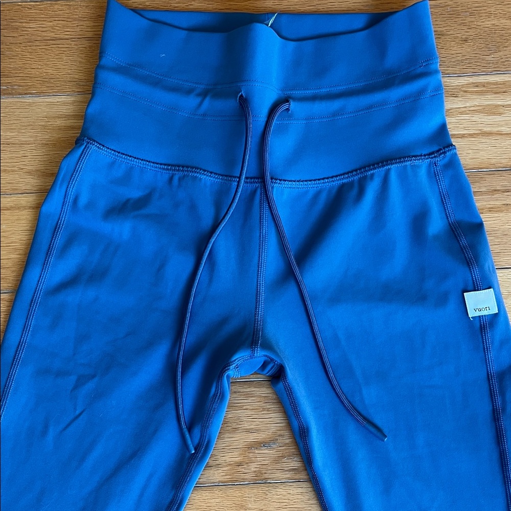 Vuori Set, Pool Blue bra and legging set. - Picture 3 of 9